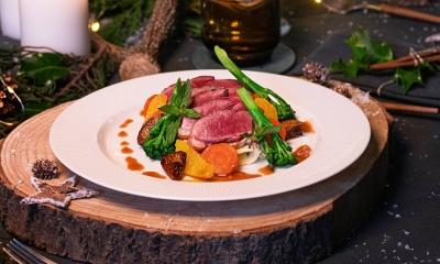 Sappige eendenborst met sinaasappelsaus en puree