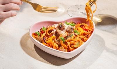 Valentijn_Hoofdgerecht_LinguineMetGrillgroentenEnBalletjesInTomatencremesaus