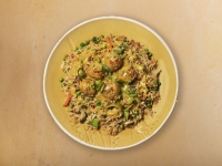 Slecht weer: Kruidige kippenballetjes in de oven met rijst en currysaus