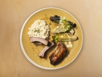 Slecht weer: Ribbetjes uit de oven met honing, aardappelsalade en sla