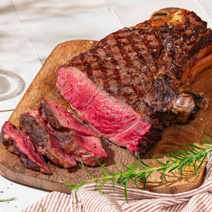 Côte à l'os met provencaalse kruiden
