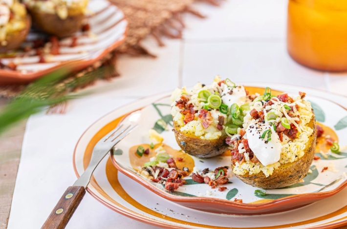 Loaded potatoes met breugelspek
