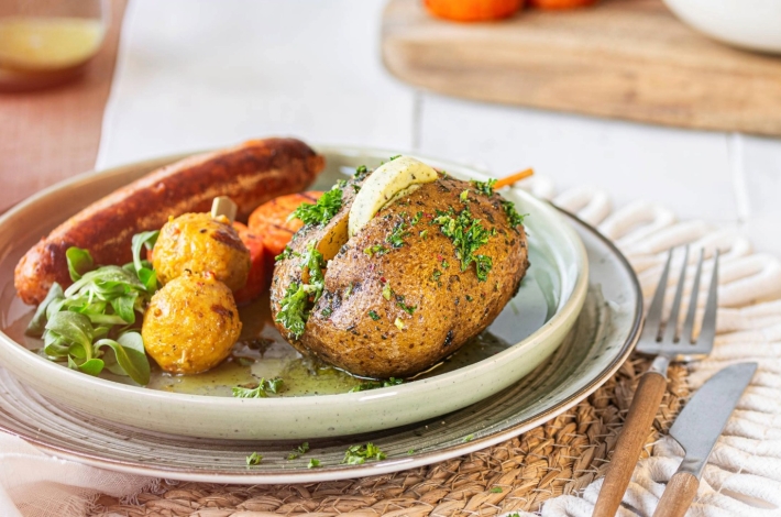Gepofte aardappel met kruidenboter